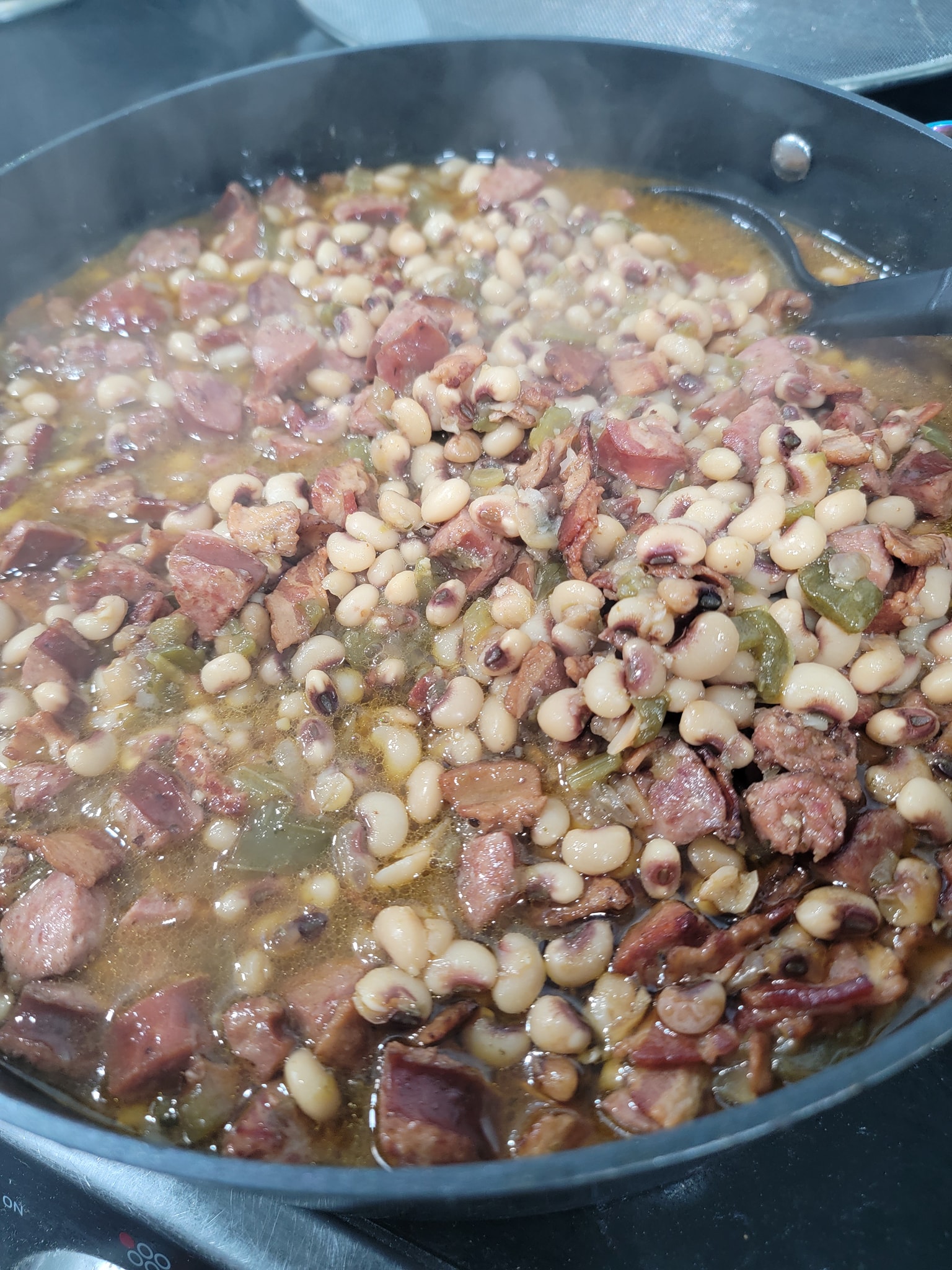 hoppin-john-recipe-with-purple-hull-peas