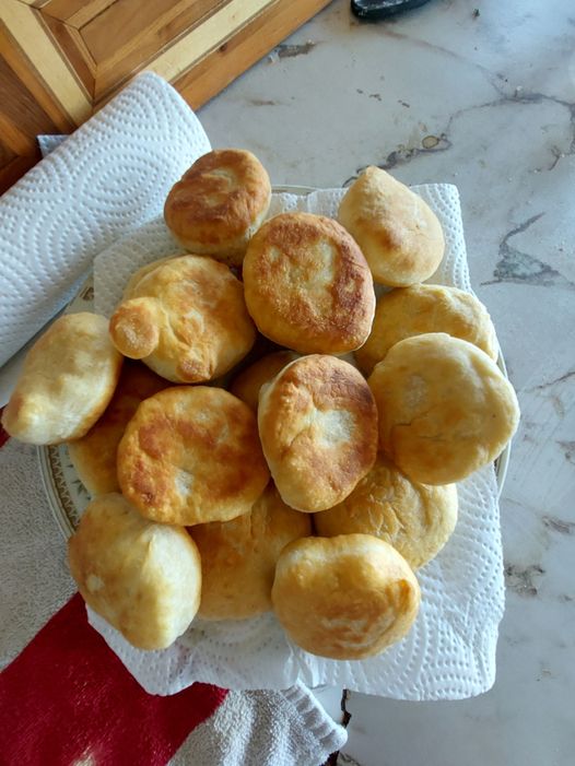 A plate of freshly cooked golden-brown bannock, ready to be served.