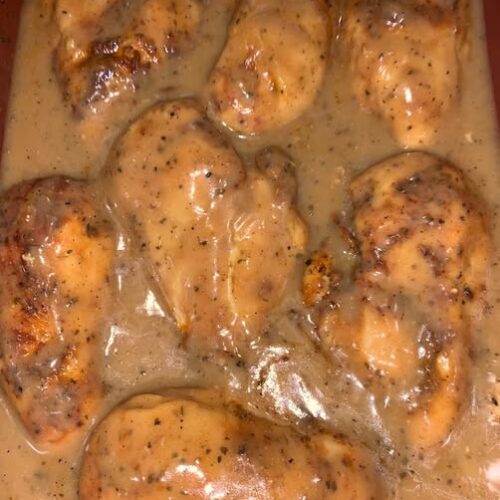 Chicken breasts smothered in brown gravy over rice