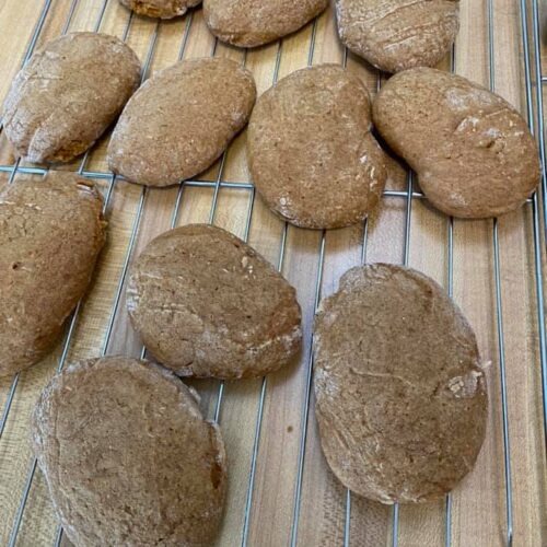 shape soft gingerbread cookies