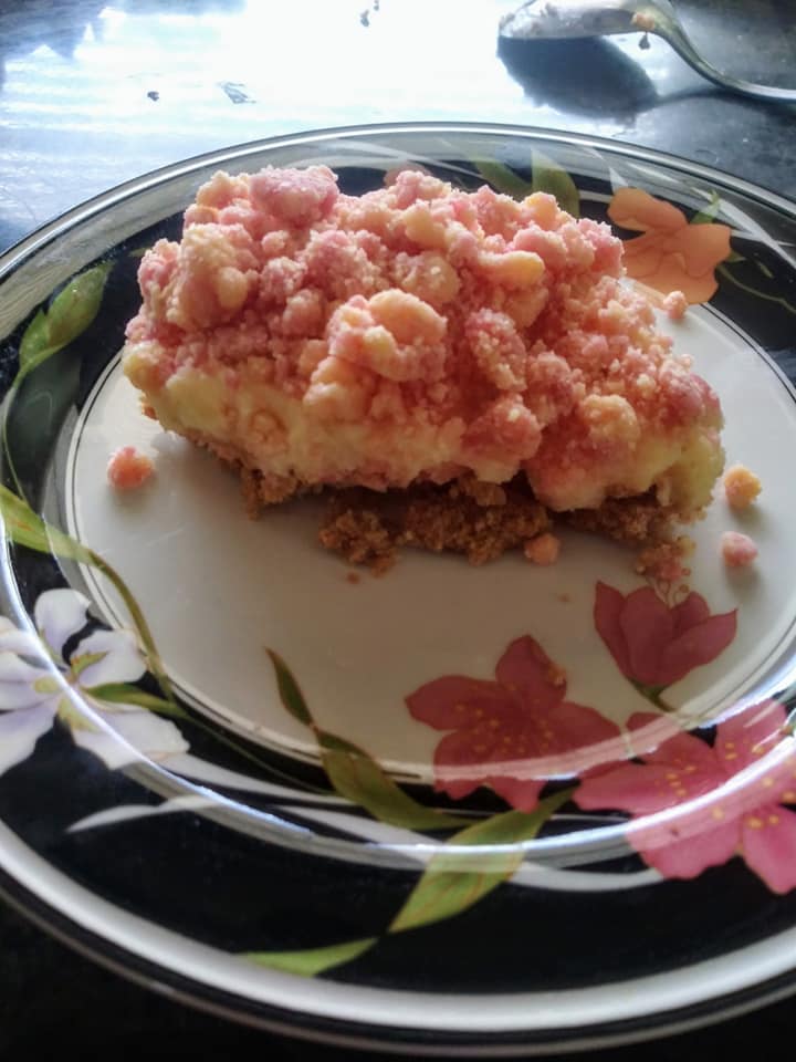 Strawberry Crunch Crumble Cheesecake