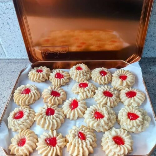 Italian Butter Cookies with Cherry Centers